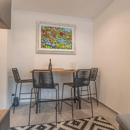 Modern With Terrace Apartment *
