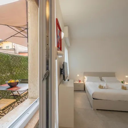 Modern With Terrace Apartment Verona
